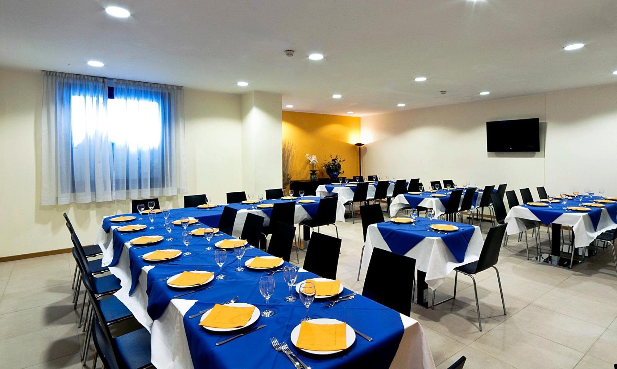 City Hotel & Suites Фолиньо Екстериор снимка