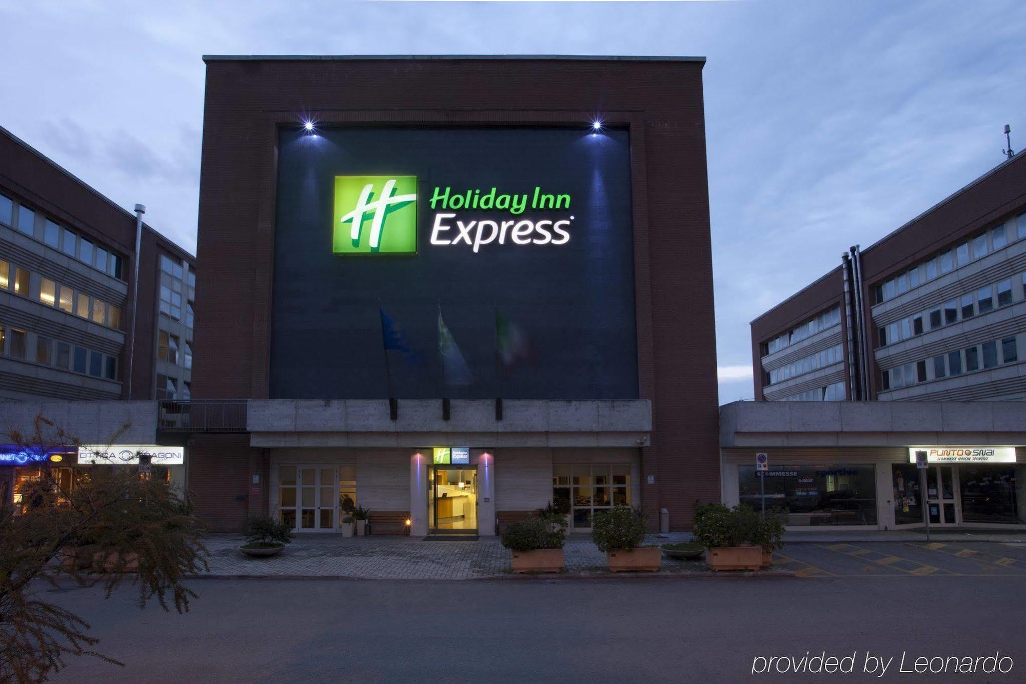City Hotel & Suites Фолиньо Екстериор снимка