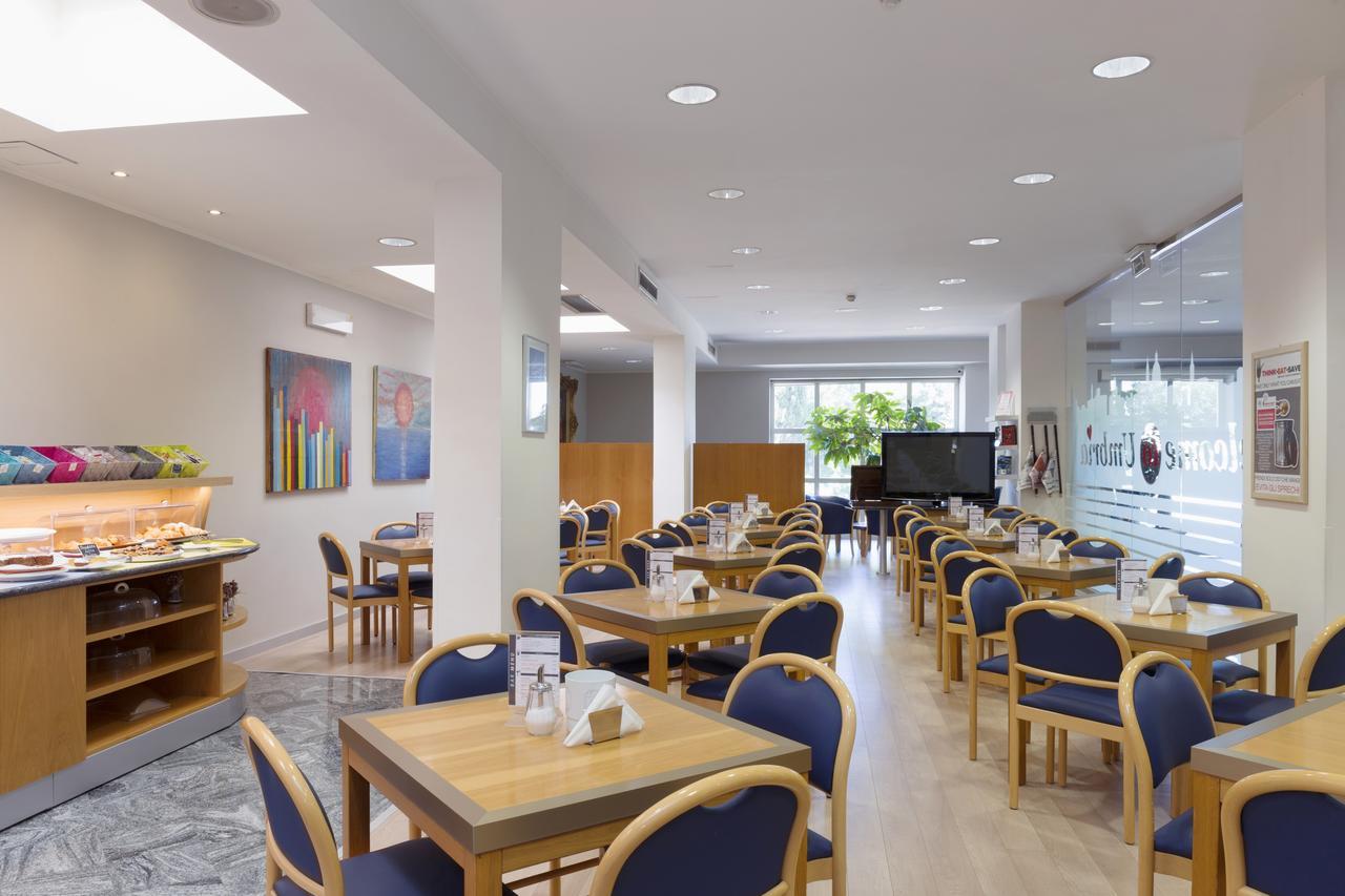 City Hotel & Suites Фолиньо Екстериор снимка