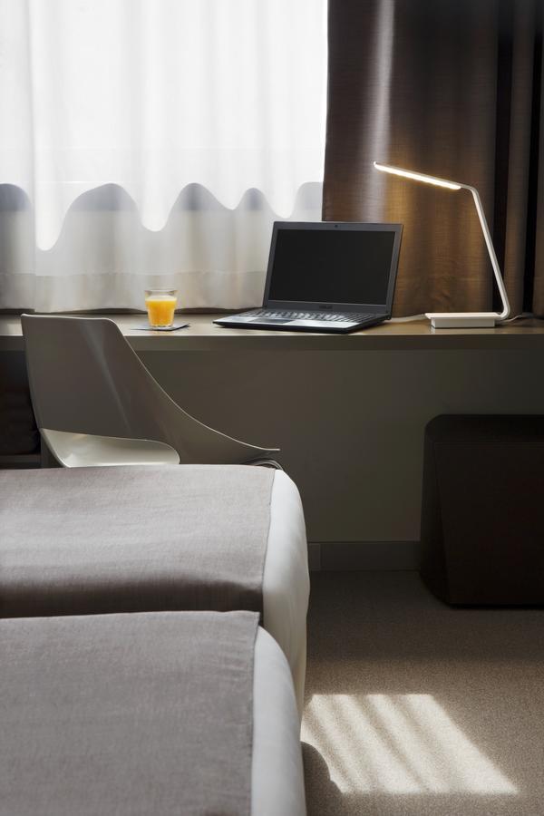 City Hotel & Suites Фолиньо Екстериор снимка