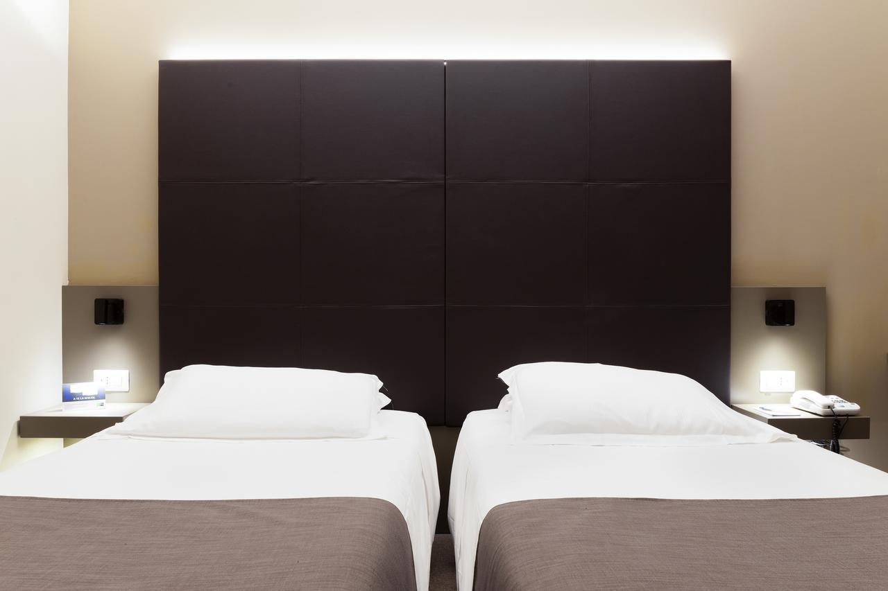 City Hotel & Suites Фолиньо Екстериор снимка