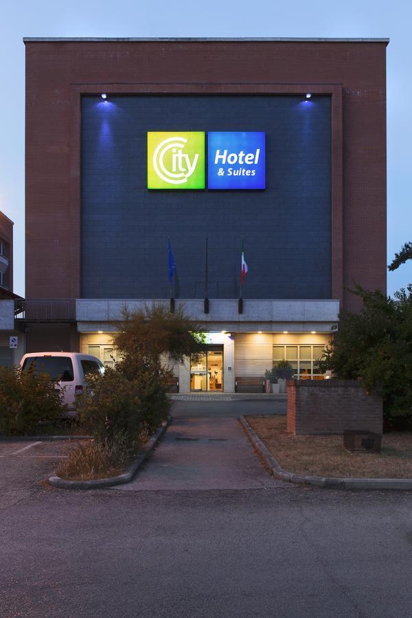 City Hotel & Suites Фолиньо Екстериор снимка