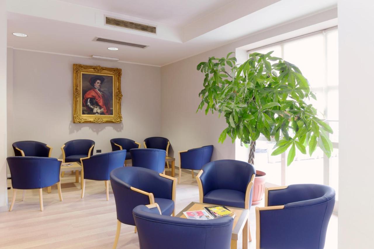 City Hotel & Suites Фолиньо Екстериор снимка