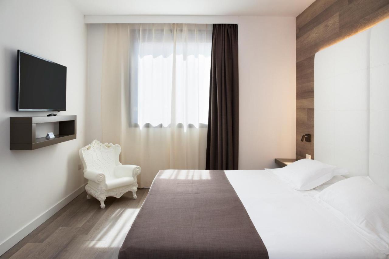 City Hotel & Suites Фолиньо Екстериор снимка