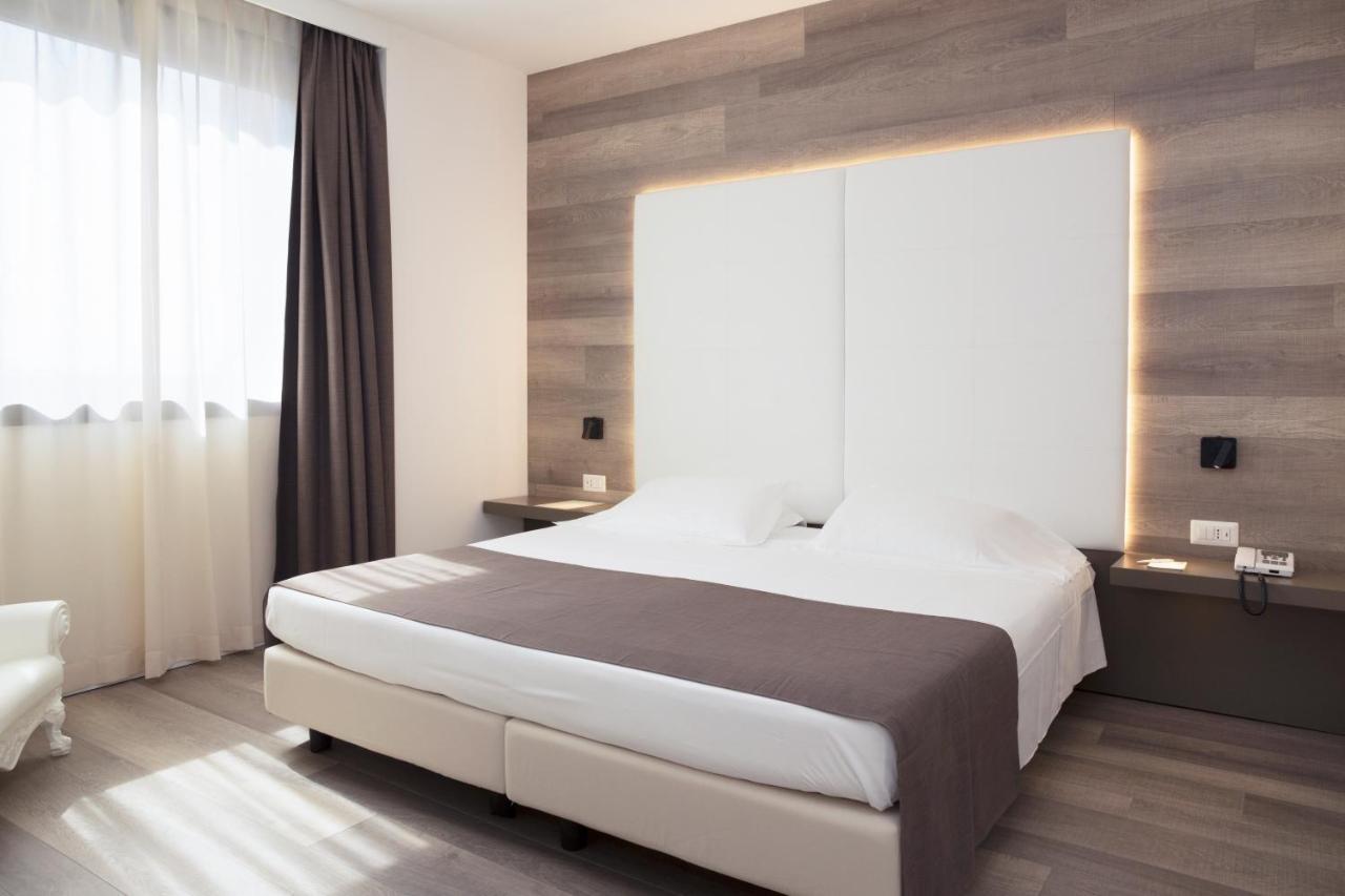 City Hotel & Suites Фолиньо Екстериор снимка