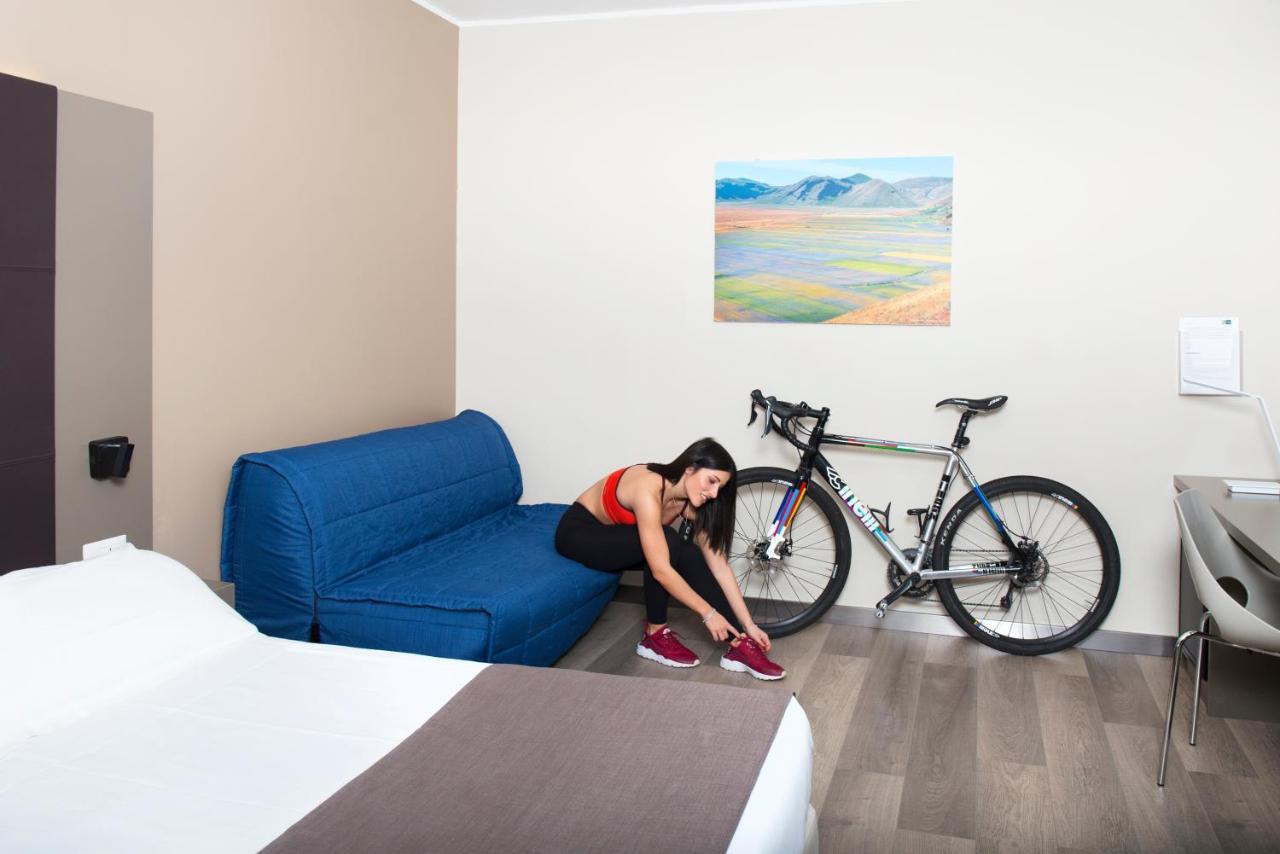 City Hotel & Suites Фолиньо Екстериор снимка