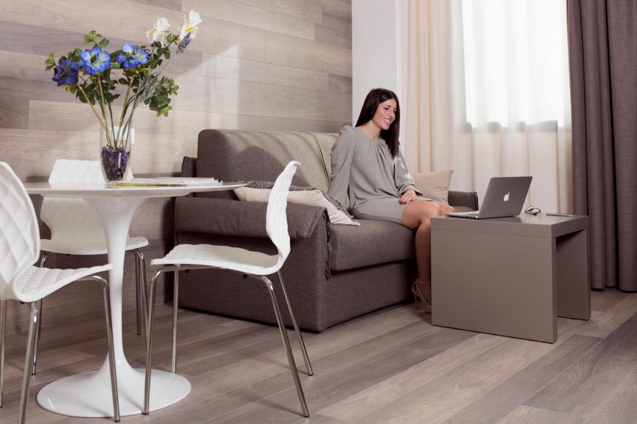 City Hotel & Suites Фолиньо Екстериор снимка